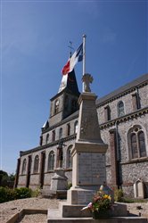 L\'Église et le Monument aux Morts - Anvéville